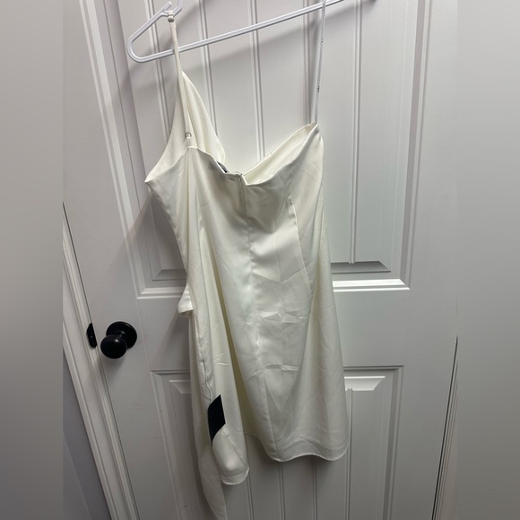 Lulus one sleeve white dress. New with tags. Size large. - Picture 2 of 5